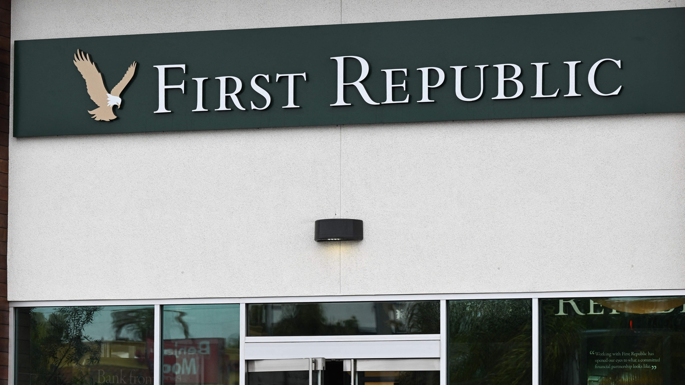11 banks sweep in with a $30 billion rescue of First Republic Bank : NPR