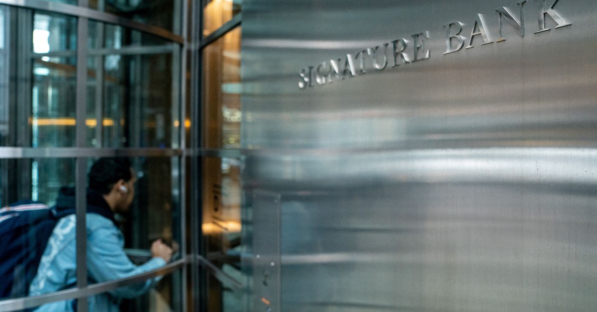 U.S. FDIC tells Signature Bank's crypto clients to close accounts by April 5 | Reuters