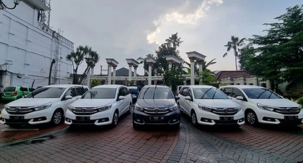 Menemukan Kenyamanan dalam Perjalanan: Sewa Mobil Surabaya Siap Melayani